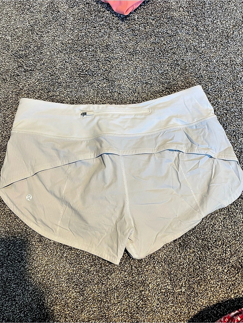 lululemon Speed Up Mid-Rise Short. 2.5 inseam. Athletic Shorts - White - Picture 2 of 3